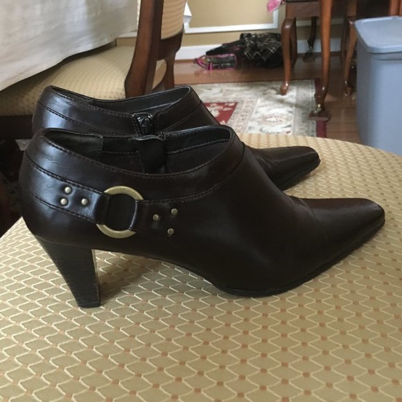 Liz Claiborne Brown Ankle bootie Size 8 1/2 w - Picture 2 of 11